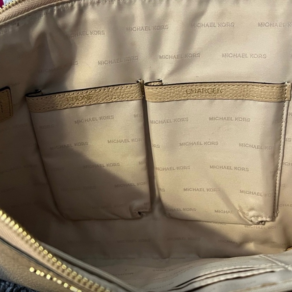 Michael Kors Pebbled Leather iPad Tablet Sleeve - Picture 5 of 9